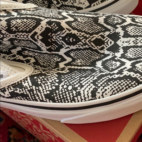Vans 8.5 - Picture 2 of 3